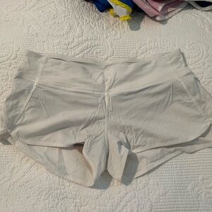 White Lululemon Speed Up Low-Rise Lined Short 2.5"